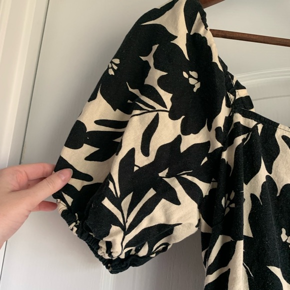 Who What Wear Black and Cream Floral puff Sleeve Dress - Picture 3 of 9